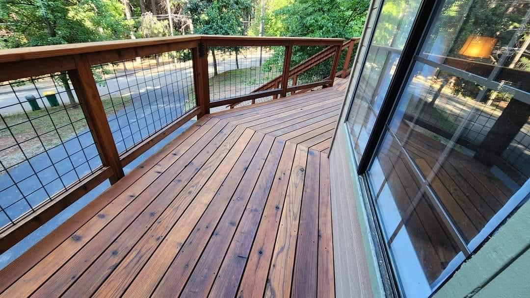 Redwood deck with hog wire railing — Carmichael